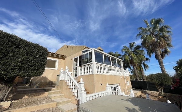 3 Bedroom 2 Bathroom Villa in Los Balcones