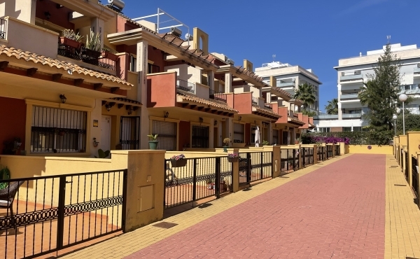 3 Bedroom 2 Bathroom Townhouse in Los Dolses
