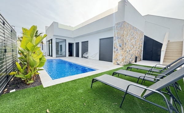 3 Bedroom 2 Bathroom Villa in Pilar De La Horadada