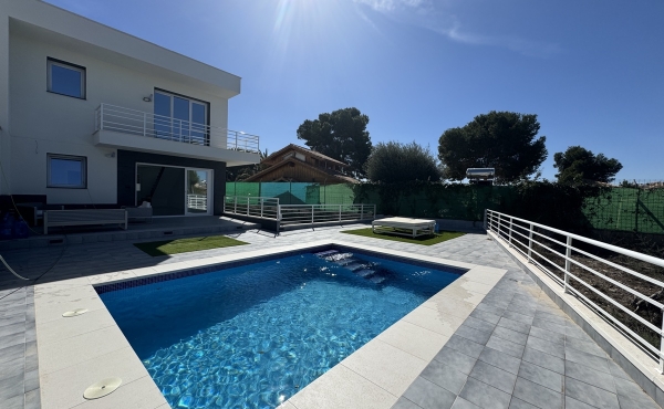 4 Bedroom 3 Bathroom Villa in Los Balcones