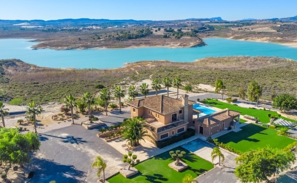 6 Bedroom 6 Bathroom Villa in Torremendo