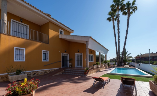 5 Bedroom 3 Bathroom Finca in Orihuela